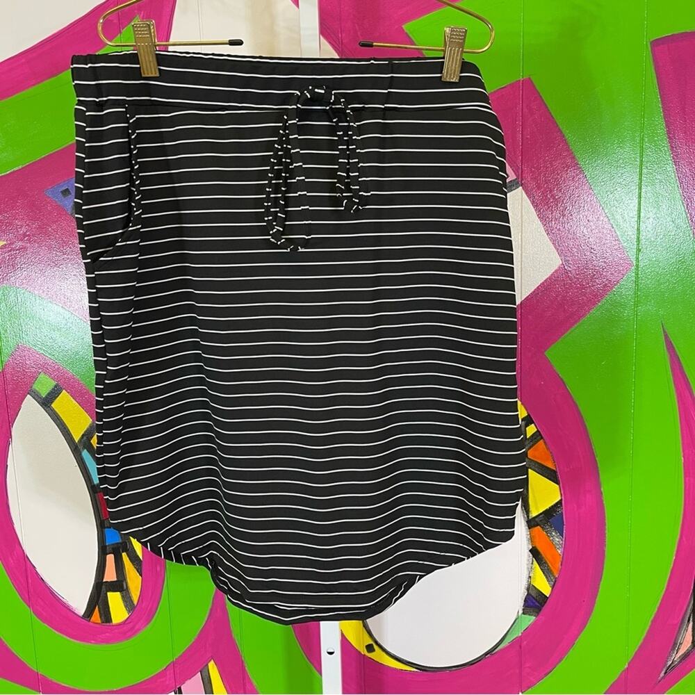 SHEIN Curve, Striped Skirt w/Pockets, Size 3XL. In excellent condition!